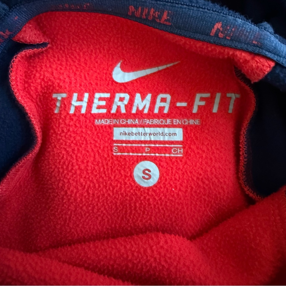 Nike Therma-Fit Sweatshirt in Red and Navy
